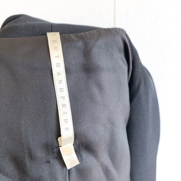 Truth and Pride 100% Silk Classic Open Front Blazer in Solid Black Size XS - Picture 7 of 10